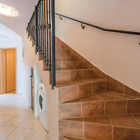 Three-bedroom In شقة *