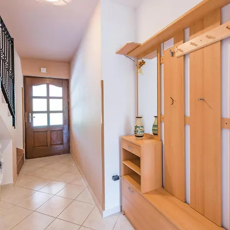 Three-bedroom In شقة