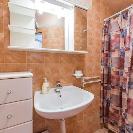 Three-bedroom In شقة *